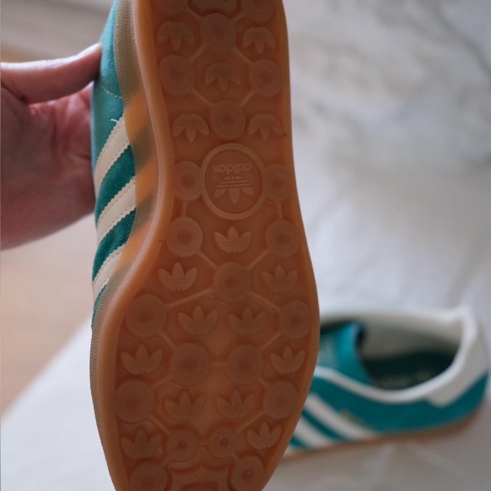Adidas Gazelle Sneakers – Teal / Off White / Gold – Men’s 6.5 / Women’s 7.5 - Picture 2 of 3
